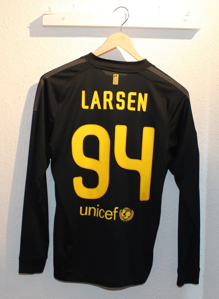 FC Barcelona away jersey L/S 2011/12 - Larsen 95