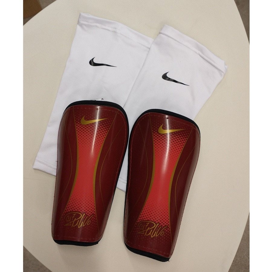 Nike Cristiano Ronaldo Guards - Red