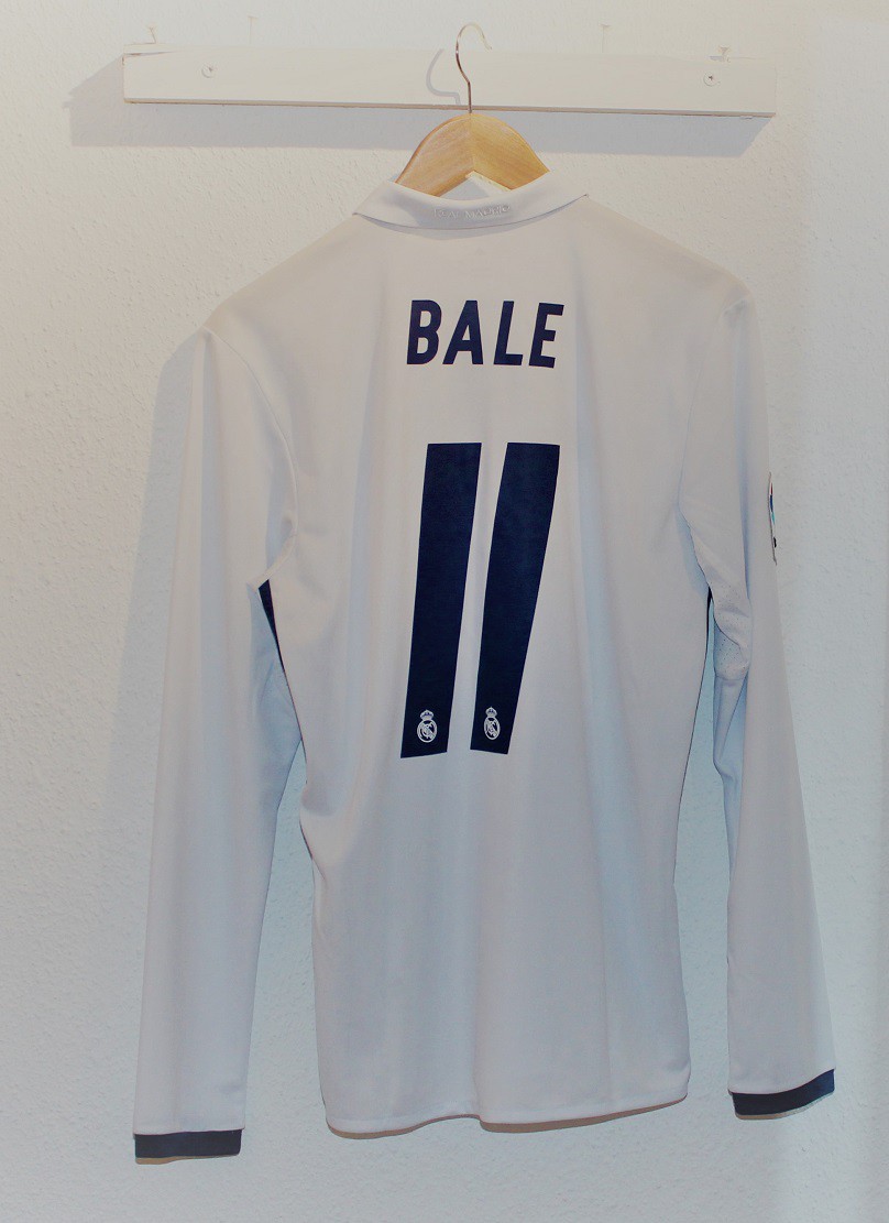 Real Madrid home jersey L/S 16/17 - Bale 11