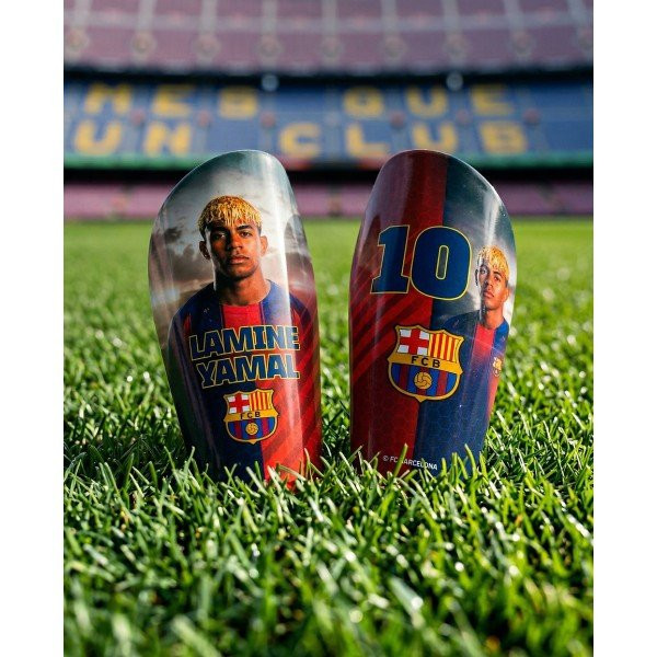 FC Barcelona Lamine Yamal shin guards on the pitch