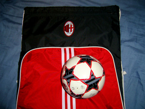 AC Milan gymsack and soccer ball