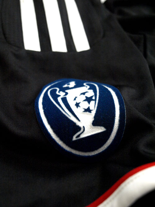 FC Bayern CL sleeve badge honors 11-12
